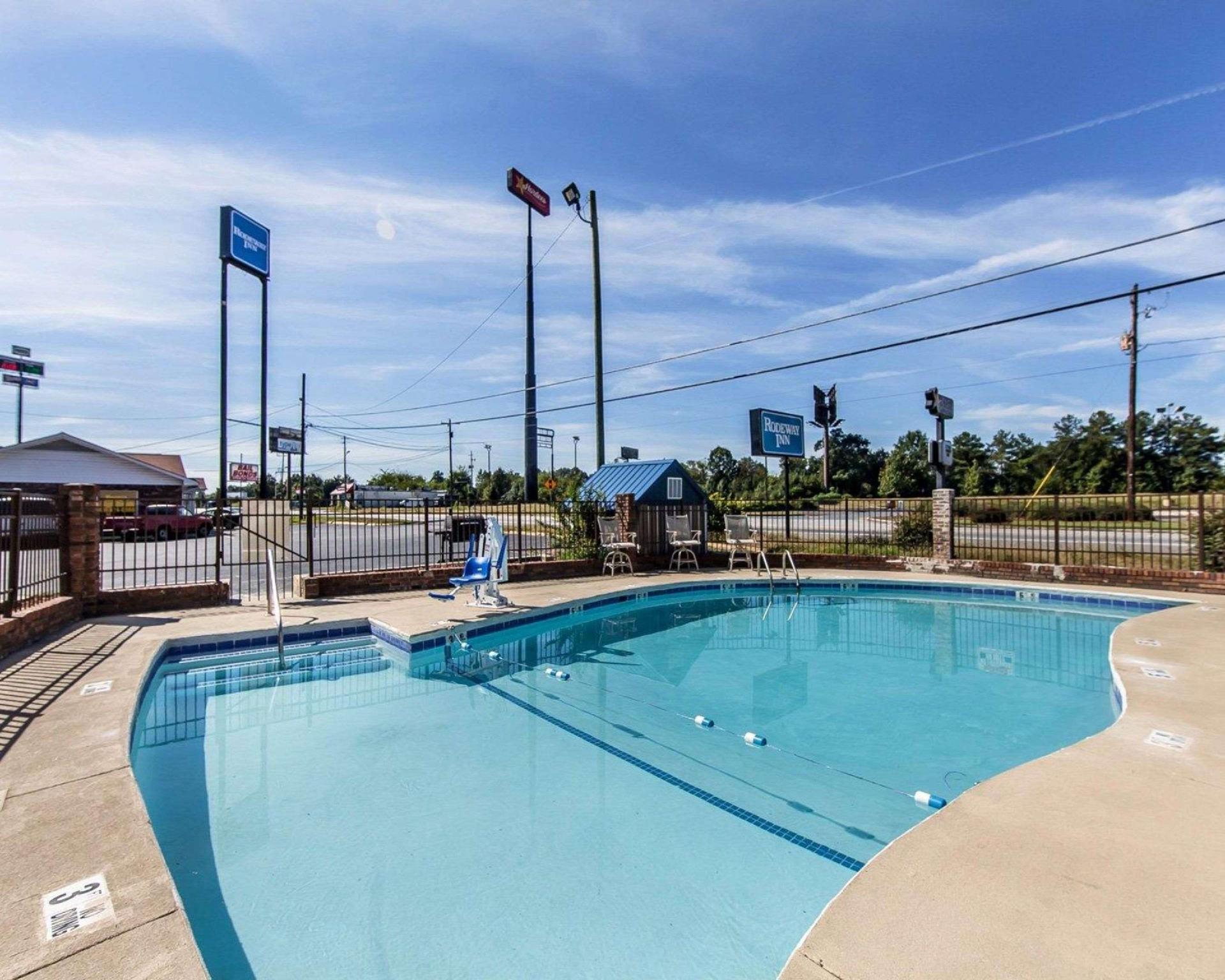 Days Inn By Wyndham Calhoun Ga I-75 And Us-41 Εξωτερικό φωτογραφία