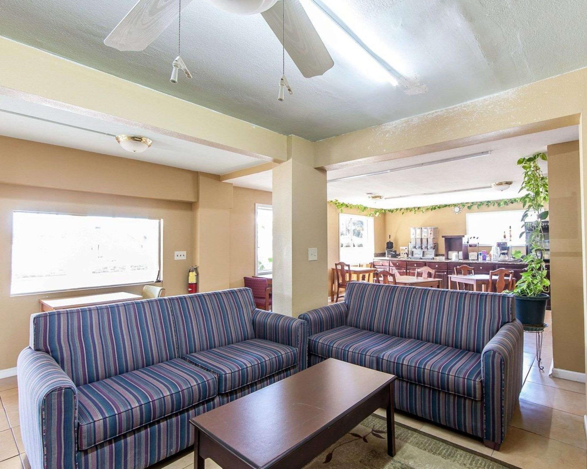 Days Inn By Wyndham Calhoun Ga I-75 And Us-41 Εξωτερικό φωτογραφία