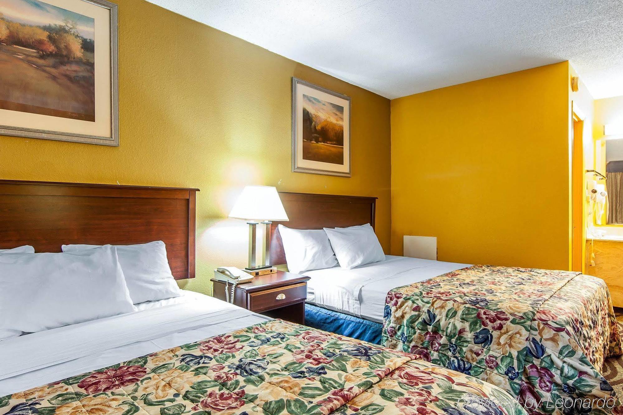 Days Inn By Wyndham Calhoun Ga I-75 And Us-41 Εξωτερικό φωτογραφία