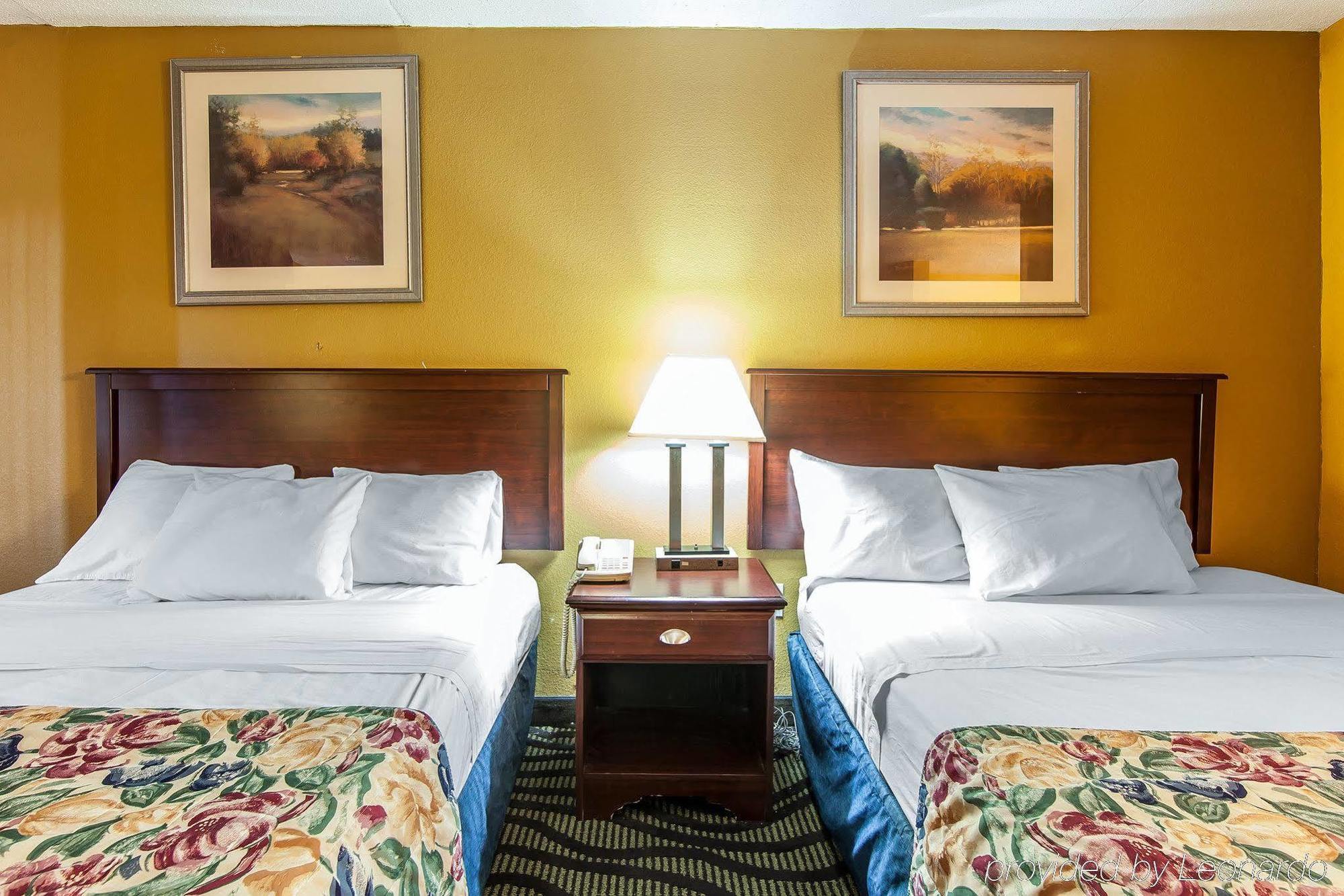 Days Inn By Wyndham Calhoun Ga I-75 And Us-41 Εξωτερικό φωτογραφία