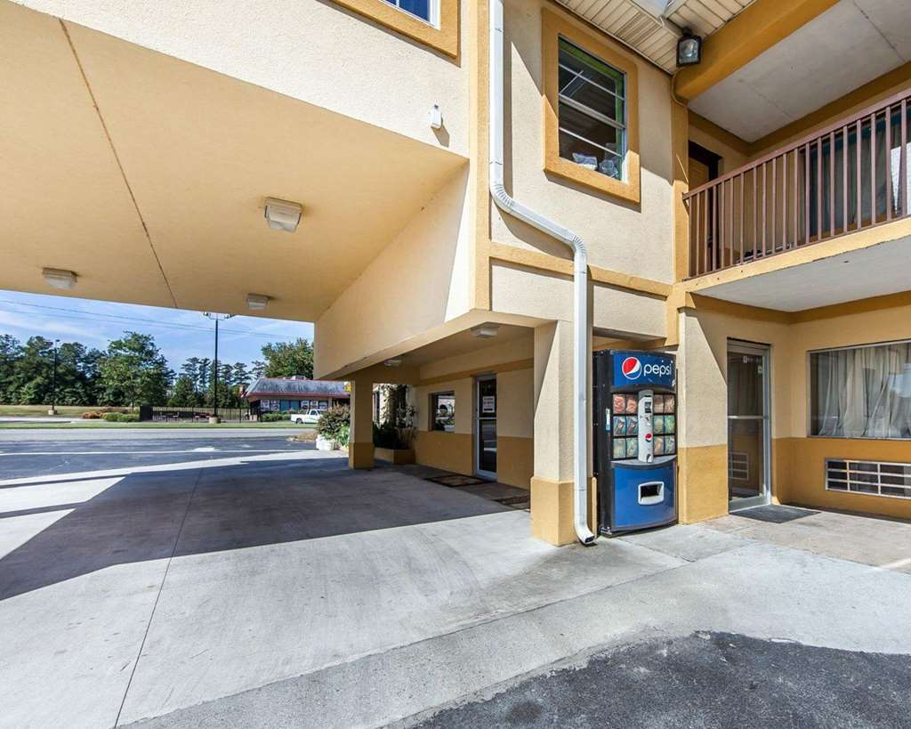 Days Inn By Wyndham Calhoun Ga I-75 And Us-41 Εξωτερικό φωτογραφία