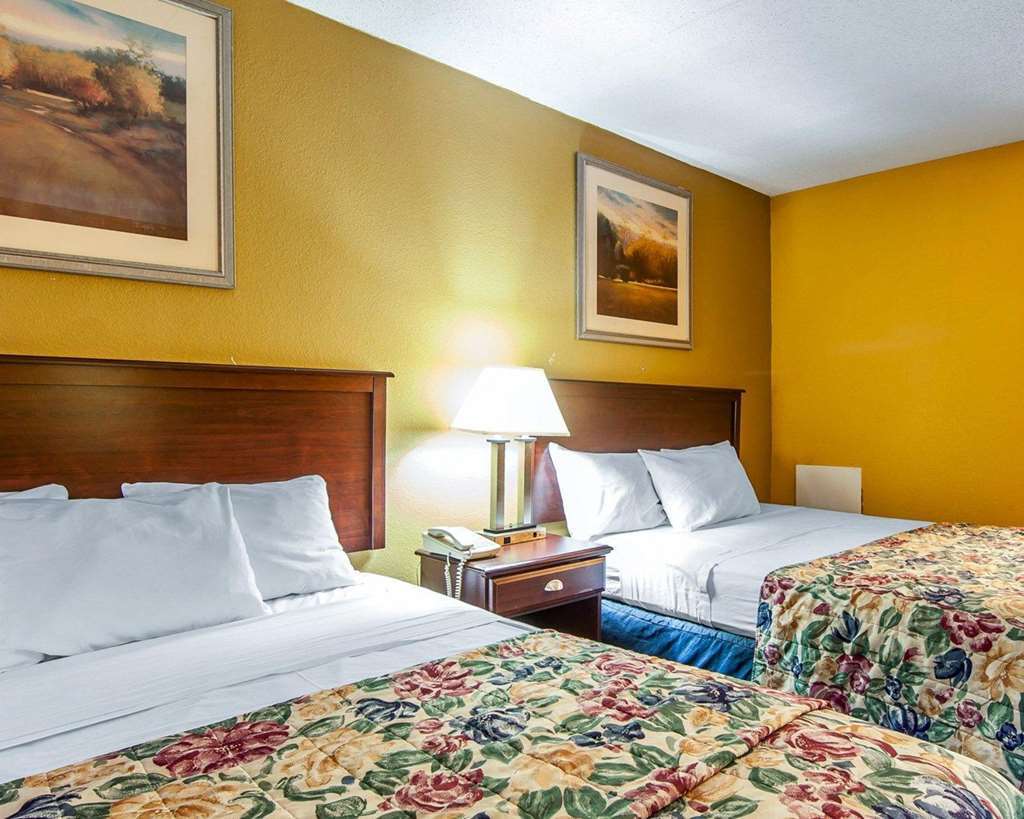 Days Inn By Wyndham Calhoun Ga I-75 And Us-41 Δωμάτιο φωτογραφία