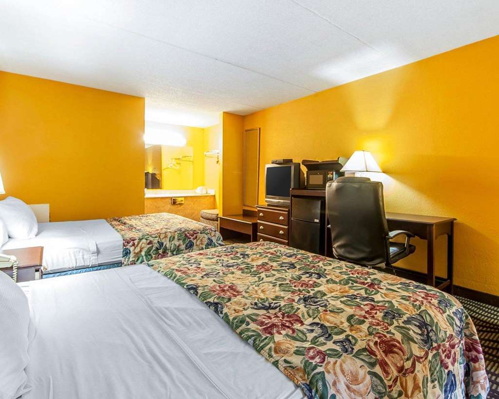 Days Inn By Wyndham Calhoun Ga I-75 And Us-41 Δωμάτιο φωτογραφία