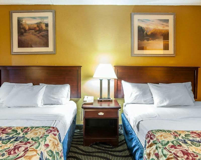 Days Inn By Wyndham Calhoun Ga I-75 And Us-41 Εξωτερικό φωτογραφία